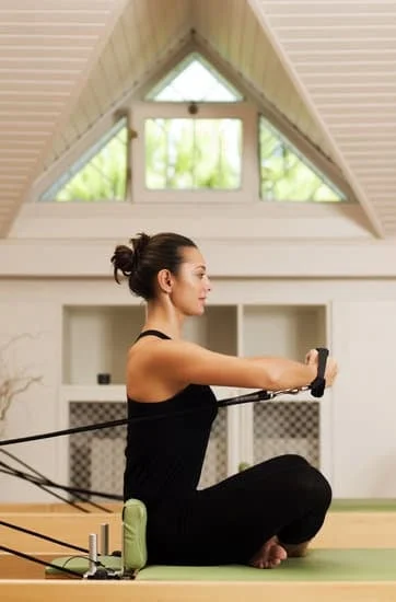 Sfrutta lezioni di Pilates online per imparare come allenarti a casa in modo efficace con Pilates