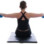 Scopri come il pilates può essere un'opzione sicura ed efficace per chi soffre di ernia del disco lombare