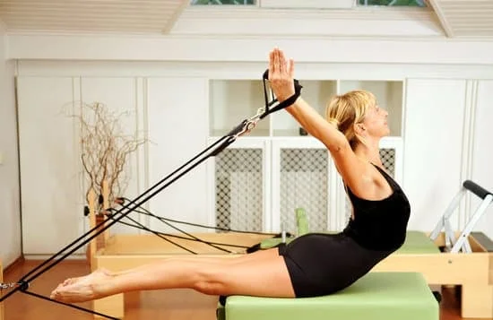 Scopri come l'armatura dei Pilates Assassin Cred Origins ti offre un supporto completo per tutte le tue esigenze di allenamento