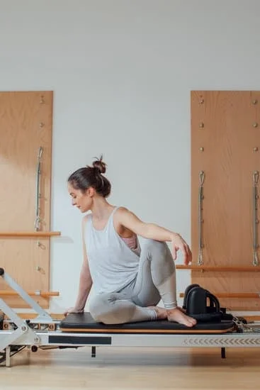Scopri i benefici del Pilates per migliorare la tua postura e rafforzare il corpo in armonia