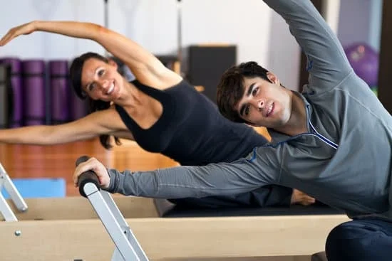 Impara come usare l'ELASTOXO per Pilates! Segui le istruzioni dettagliate per sfruttarne al meglio gli esercizi