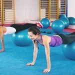 Quante Calorie Possono Bruciarsi Con Due Ore Di Pilates E Aerobica Scopri quanti calorie puoi bruciare in soli due ore di Pilates e aerobica: una sessione di allenamento ad alta intensità per ottenere risultati!