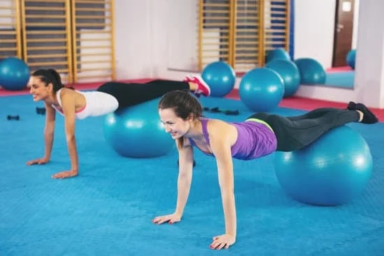 Scopri quanti calorie puoi bruciare in soli due ore di Pilates e aerobica: una sessione di allenamento ad alta intensità per ottenere risultati!