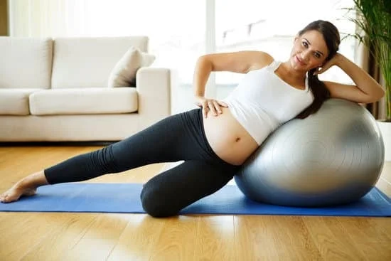 C'è ancora tempo per rilassarsi un po' dopo l'ora di Pilates - prova a fare alcuni esercizi di stretching per allungare i muscoli