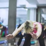 Scopri quale tra yoga e pilates è la scelta migliore per alleviare i disturbi cervicali, ottimizzando il benessere