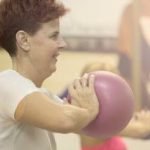 Con Tutori Ginocchia E' Possibile Piegare Ginocchia Per Pilates Raggiungi una migliore flessibilità e protezione delle ginocchia durante le tue sessioni di Pilates grazie ai tappi ginocchia