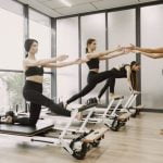Scopri i benefici del Pilates base e come questo metodo può migliorare la tua flessibilità e postura