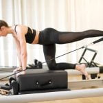 Scopri come si utilizza un Reformer Pilates con un istruttore certificato per ottenere i massimi benefici