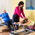 Scopri i passaggi fondamentali per impostare la prima lezione di Pilates in modo efficace e coinvolgente