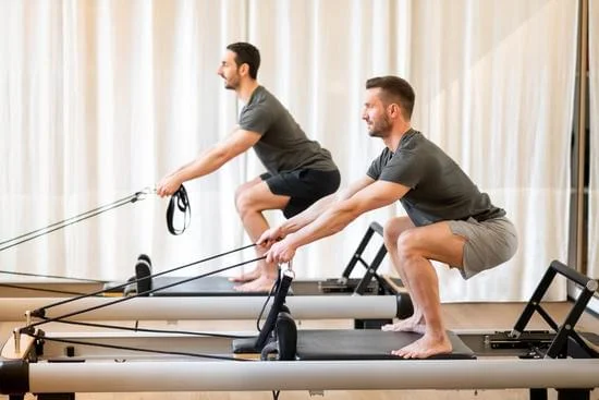 Scopri le calze antiscivolo ideali per la pratica di Pilates e assicurati una stabilità perfetta durante gli esercizi