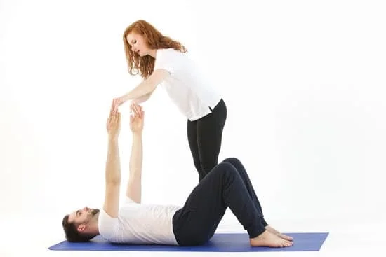 Scopri l'importanza della presenza della sfinge nel Pilates per migliorare la flessibilità e la forza della colonna vertebrale