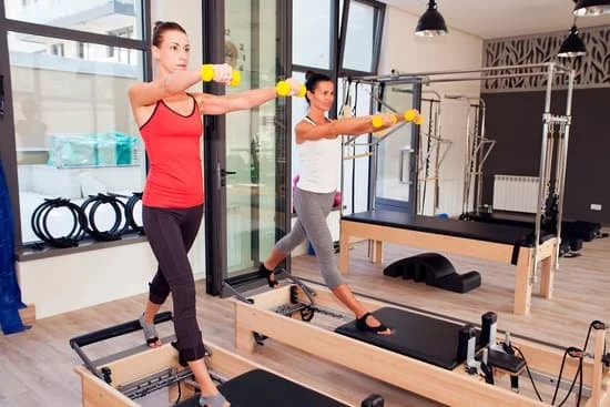 Scopri quale tipo di respirazione utilizza il Pilates per migliorare il controllo e l'equilibrio del tuo corpo