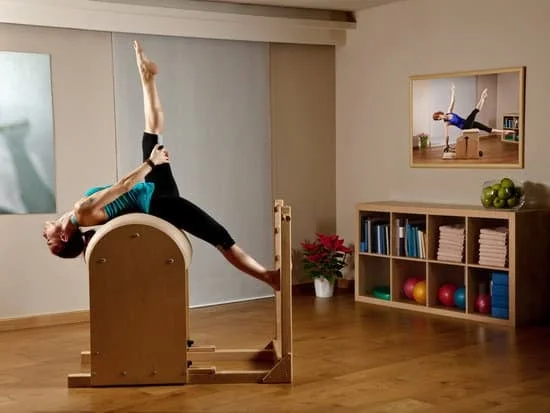 Pilates vs. Pesi Liberi: Quale Scegliere?