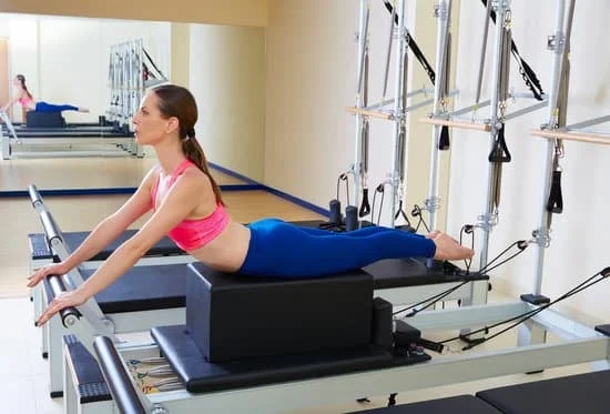 Cosa cambia nella ginnastica dal Pilates all'Aalo yoga: equilibrio, respirazione e flessibilità migliorano costantemente
