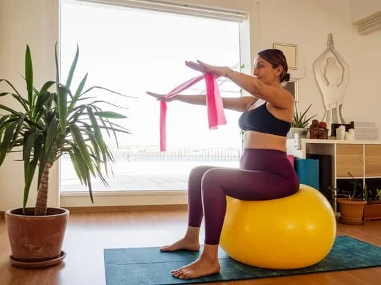 Scopri le diverse tecniche di Pilates e Posturale per migliorare l'equilibrio e la forza muscolare