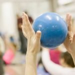 Gonfia facilmente la tua palla da pilates Decathlon con semplici istruzioni passo-passo