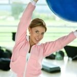 Cosa Si Usa Nelle Sedute Di Pilates Cosa si usa nelle sedute di Pilates: tappetino antiscivolo, pallina da massaggio e fasce elastiche per un allenamento completo