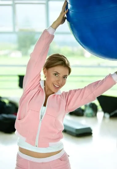 Incorpora il Pilates nella tua routine per il cuore, migliorando la flessibilità e la forza muscolare
