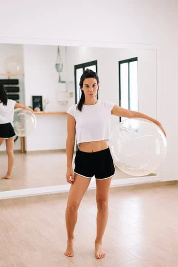 Cosa mangiare prima e dopo Pilates: scegli cibi leggeri e ricchi di proteine per un migliore recupero muscolare