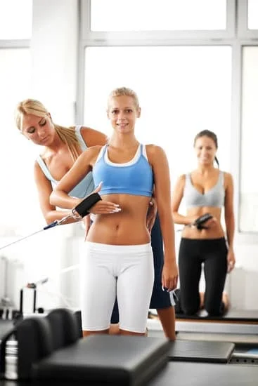 Rilassare il corpo con una sessione di Pilates prima di andare a dormire è la chiave per una serata rigenerante