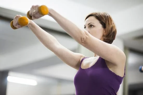 Scopri il significato della parola Pilates, un sistema di esercizi che migliora la forza, la flessibilità e il benessere