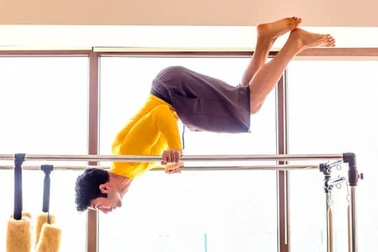 Scopri perché i muscoli tremano durante gli esercizi di pilates in posizione isometrica