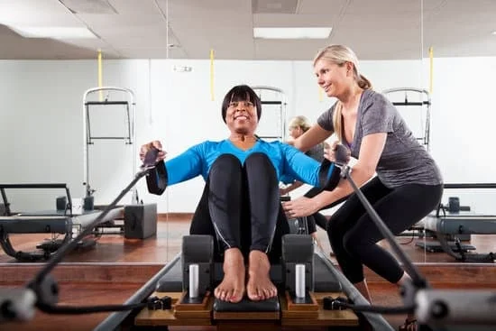 Diminuisci l'assunzione di peso facendo Pilates e scopri perché si perde peso in modo naturale e duraturo