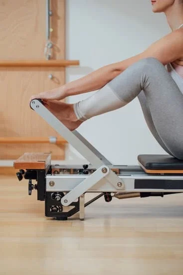 Allena il tuo corpo con ESERCIZI PILATES A CASA GRATIS per un benessere totale