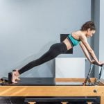 Scopri i migliori esercizi base Pilates per migliorare la tua forma fisica e la stabilità del core