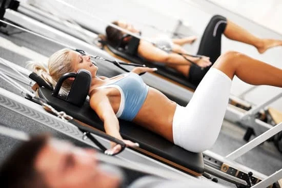 Scopri i benefici di un allenamento completo di Pilates Aereo: tonifica, allunga e rafforza il corpo in sospensione!