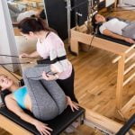 Rafforzamento e allungamento della schiena con esercizi di Pilates specifici per migliorare la postura