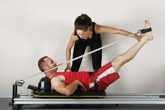Scopri i benefici del Pilates per la donna: tonificazione, rafforzamento e miglioramento della postura