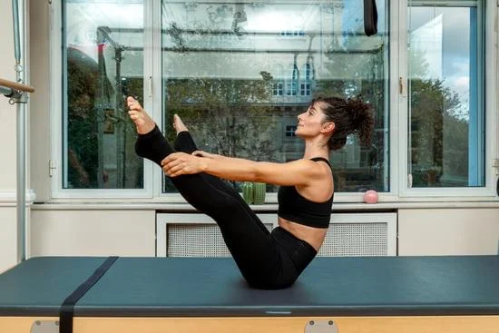 Rinforza i tuoi addominali con divertenti esercizi Pilates per ottenere una pancia tonica e scolpita!