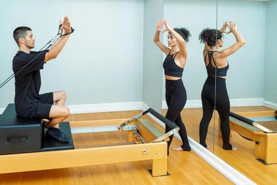 Scopri qual è il meglio per te: Pilates o Yoga? Scopriamo la differenza e scegli la pratica che fa per te!