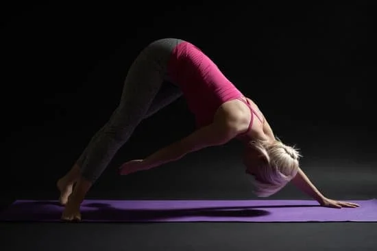 Risolvendo il mal di schiena dopo una sessione di pilates con esercizi di allungamento e rafforzamento specifici