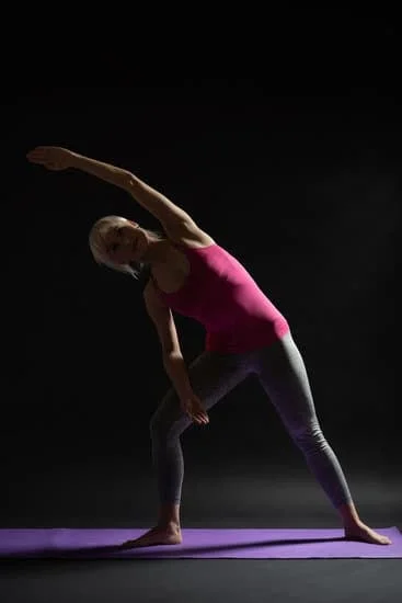 Decidi quale esercizio è meglio per te: scopri se preferisci il rilassamento del yoga o gli intensi benefici del pilates!