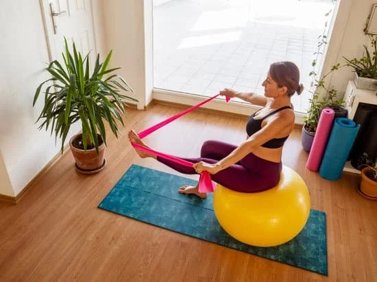 Scopri gli incredibili benefici dei Pilates con palla, per un allenamento completo e coinvolgente!