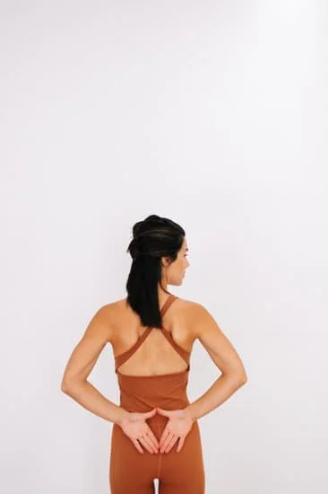 Scopri gli accessori indispensabili per la pratica del Pilates: tappetino, fasce elastiche e pallina da massaggio
