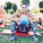 Scopri una vasta collezione di esercizi Pilates a muro gratuiti per migliorare la tua forma fisica