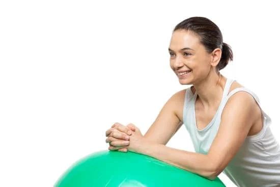 Massimizza i benefici del Pilates utilizzando un pallone per migliorare la tua stabilità e forza