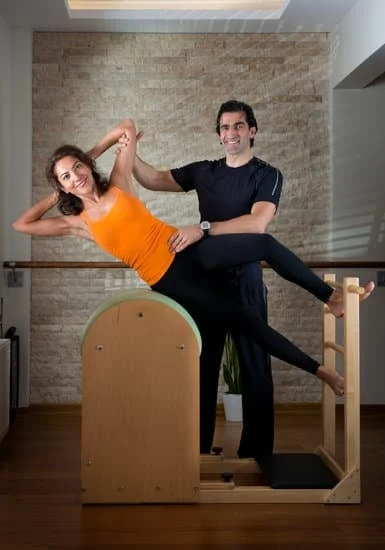 Esercizi Pilates per rinforzare le ginocchia e migliorare la stabilità articolare