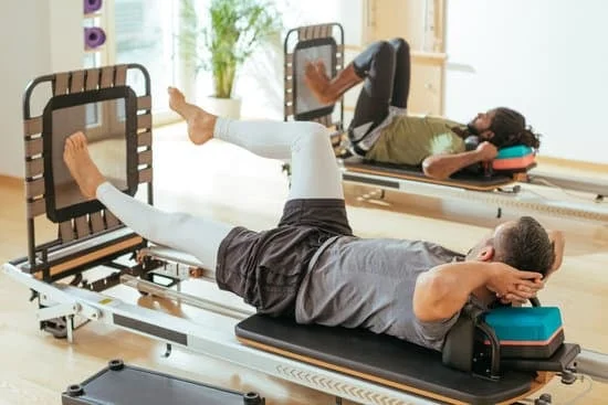 Allenamenti posturali e Pilates: conoscere la differenza
