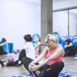 Cerchio Pilates Esercizi Esercizi di pilates per il miglioramento del cerchio e della postura
