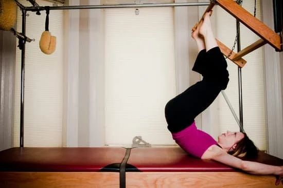 Esercizi Pilates specifici per l'ernia cervicale: come prevenire e gestire il dolore