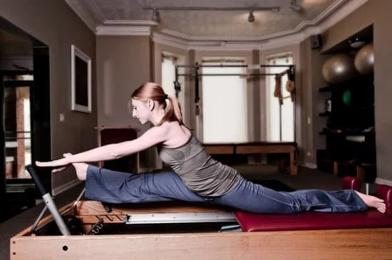 Scopri i benefici dell'allenamento pilates per un corpo tonico e flessibile