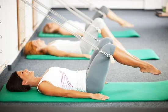 Esercizi Pilates da parete: allenati con efficacia e comfort a casa tua