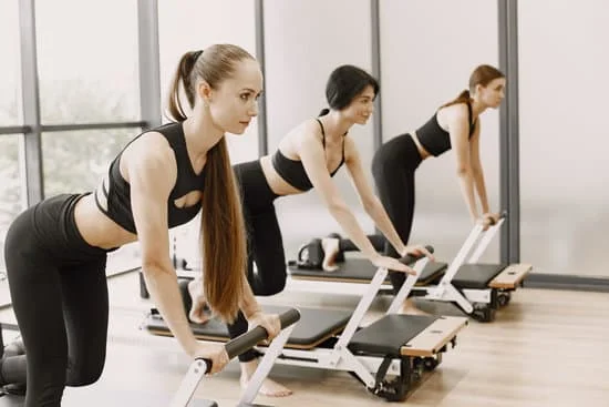 PILATES A PARETE ESERCIZI: tonificazione e allungamento con il supporto della parete