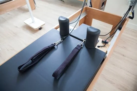 Prova il wall pilates: un allenamento divertente che funziona davvero