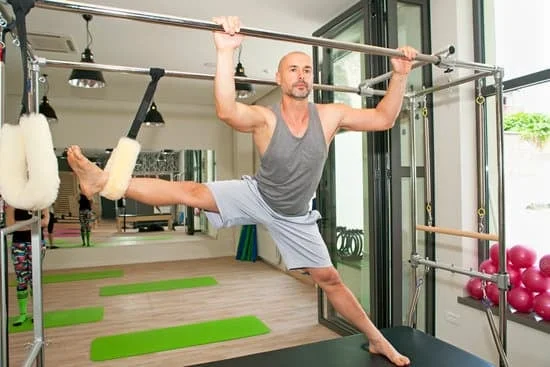 Scopri l'innovativa pratica di Pilates Fusion, un mix dinamico di Pilates e altri metodi per un allenamento completo