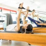 Esercizi di Pilates adattati per anziani per migliorare la mobilità e la forza